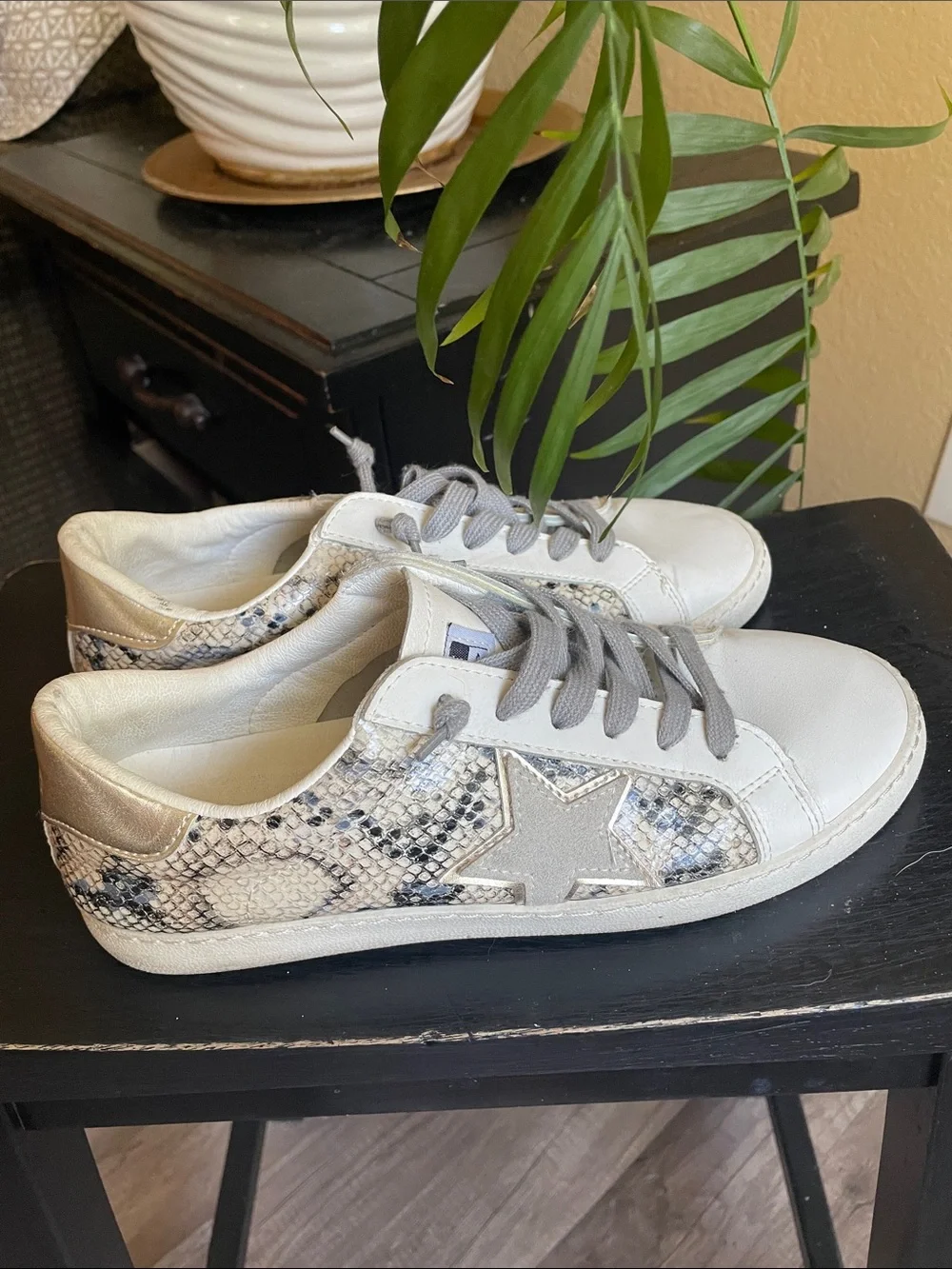 Vintage White Leather Sneakers with Gray Snake-Print Panels